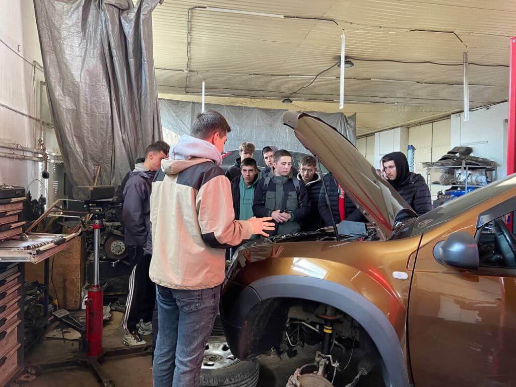 Навчальна екскурсія на СТО